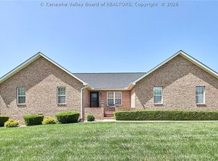 1537 Thistlewood Cir, Hurricane, WV 25526