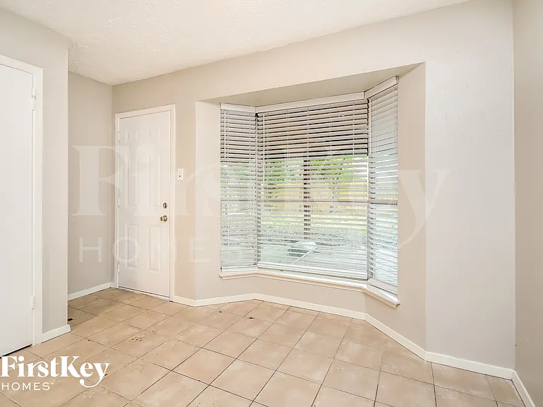 16239 La Terra Dr — Photo 4