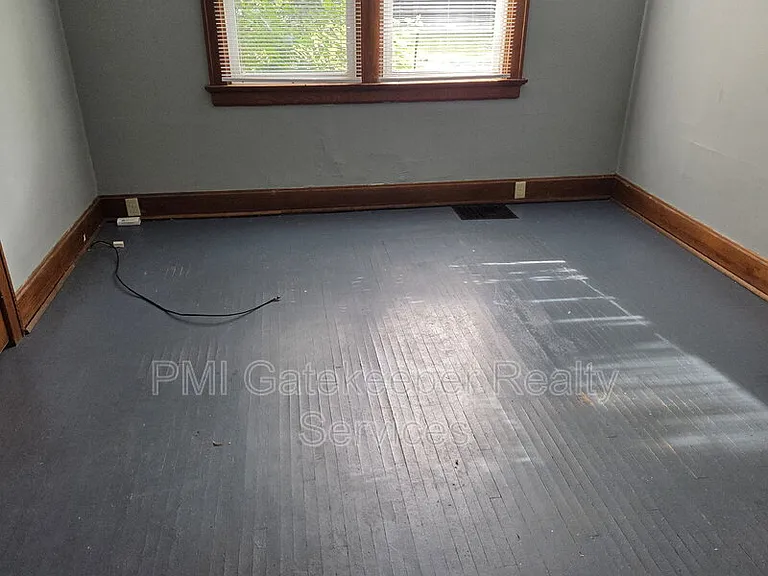 4370 Saint Lawrence Ave #1 — Photo 5