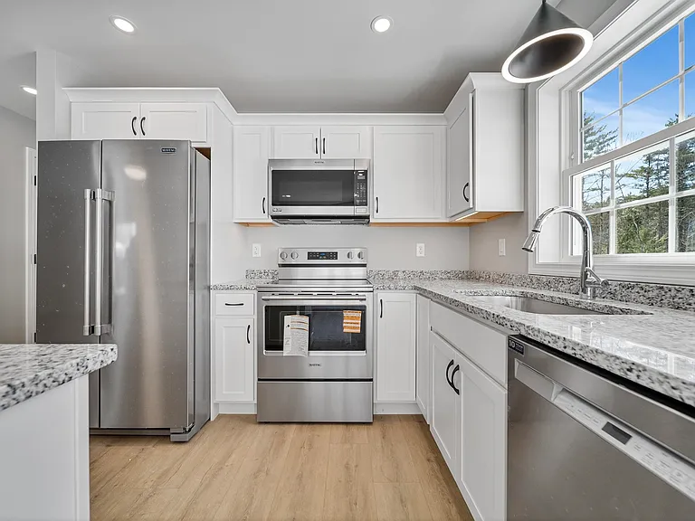 136 S Main St #B — Photo 4