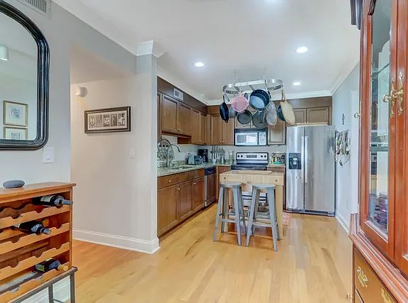 5th image of 1240 Fairmont Ave APT 17