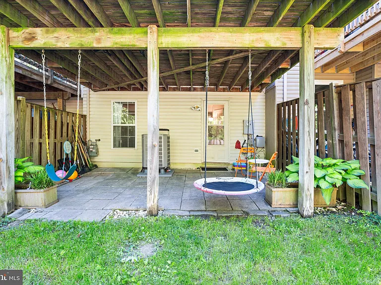 5964 Edgehill Ct — Photo 34