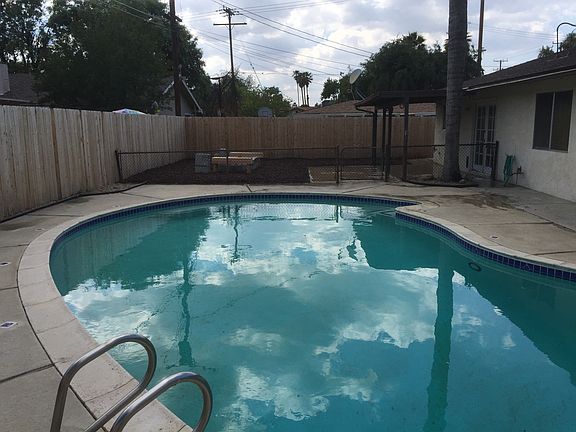 4th image of 41767 Mayberry Ave