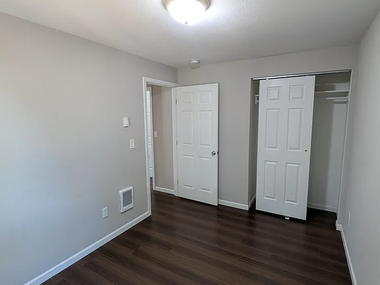 2812 Hemlock St — Photo 13