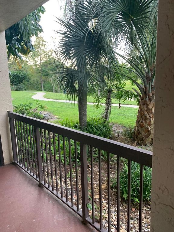 4561 W McNab Rd APT 21, Pompano Beach
