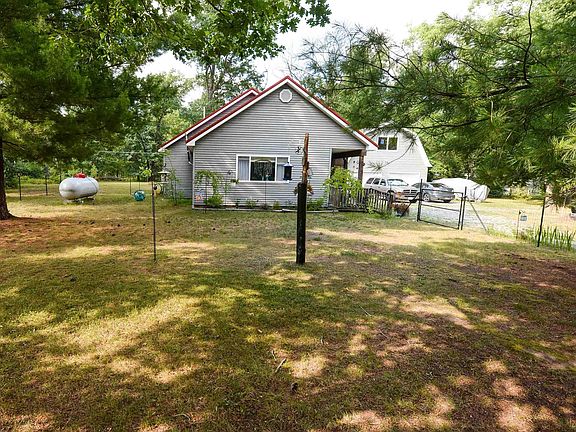 2nd image of 8278 Chain Lake Rd