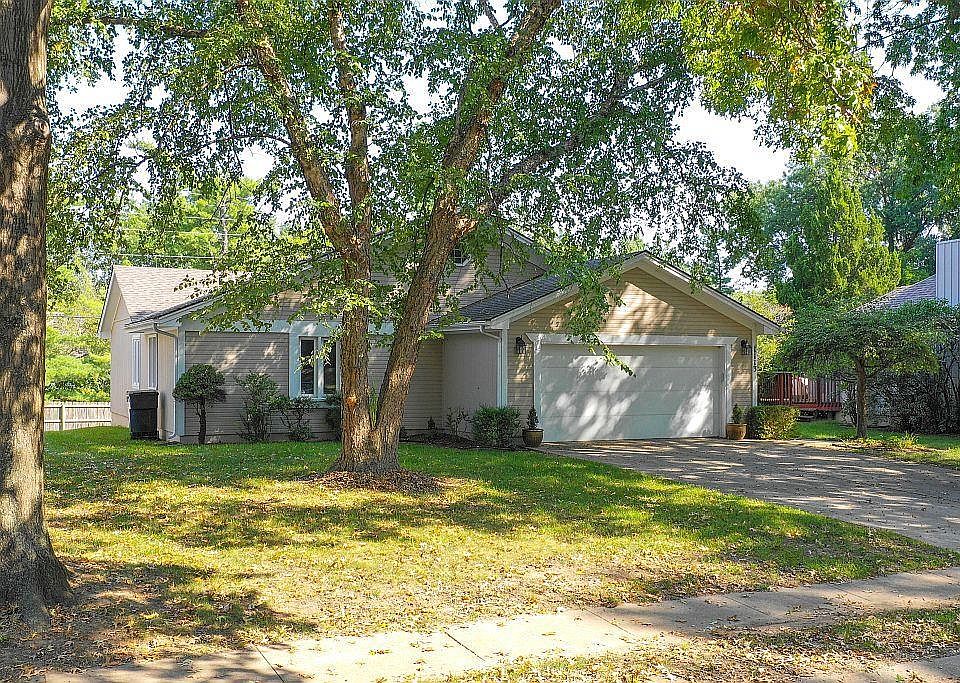 1st image of 1113 NW Weatherstone Dr