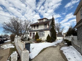 280 Lawrence Ave, Lawrence, NY 11559