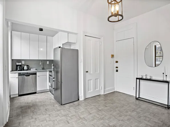 257 West 19th Street image 2 of 8