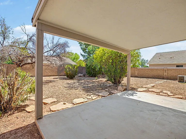 2033 E Willow Wick Rd — Photo 28