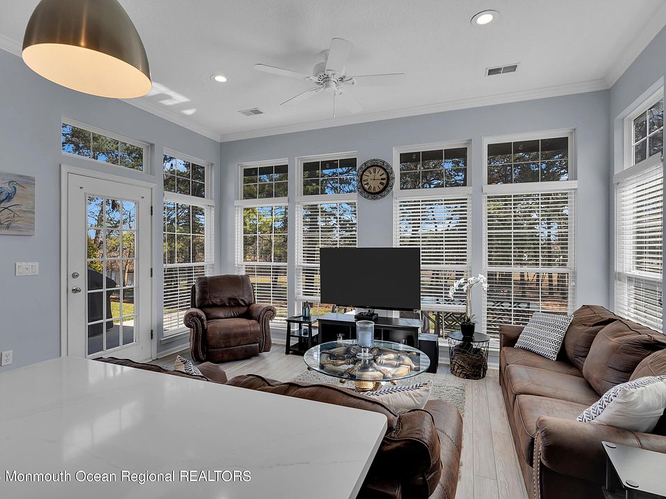 1st image of 29 Silverspring Dr