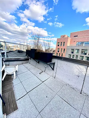 Rented by Safdie Realty Group | media 14