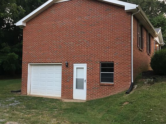4th image of 320 Forest Hills Dr