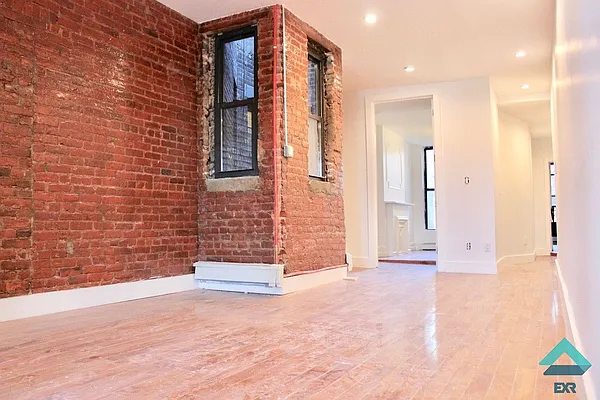 Rented by EXR | media 2