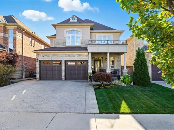 15 Morning Mist Dr, Hamilton, ON L9B 0E5