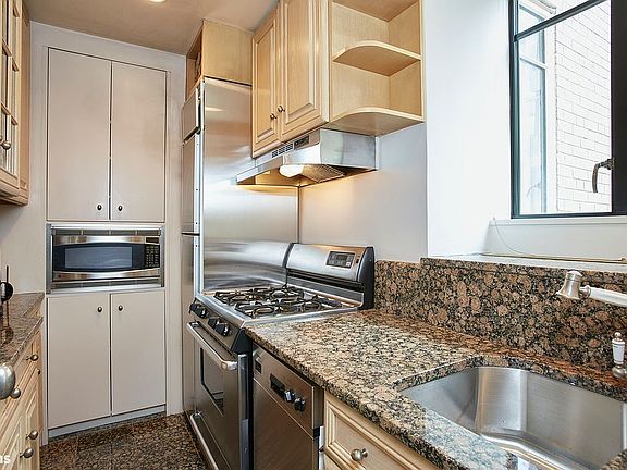 3rd image of 17 W 54th St APT 5A