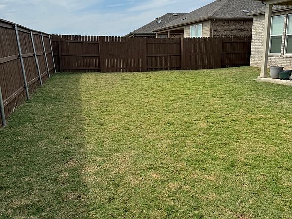 5th image of 165 Slenderleaf Dr