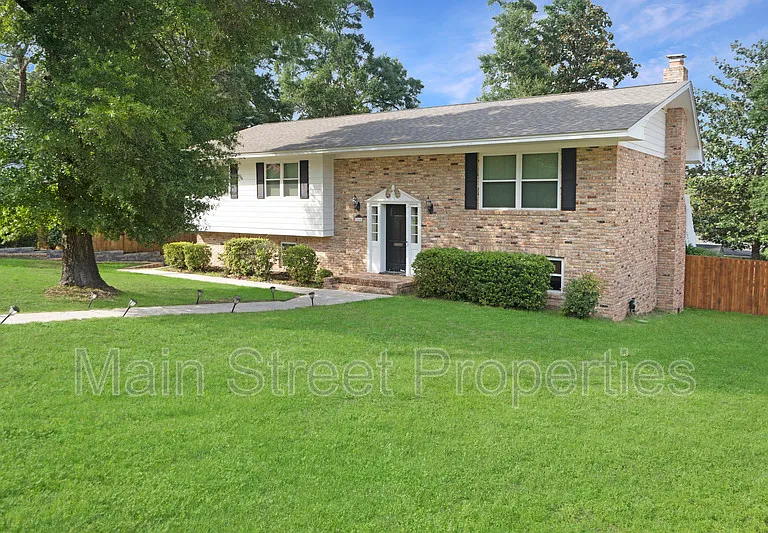 3660 Molaree Dr — Photo 1