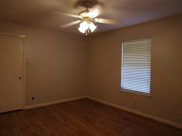 103 Hallie Dr — Photo 13