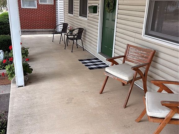 5th image of 646 E Main St