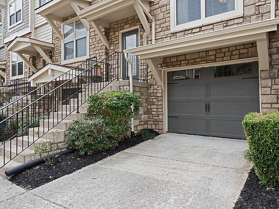 3rd image of 1061 Woodbury Falls Dr
