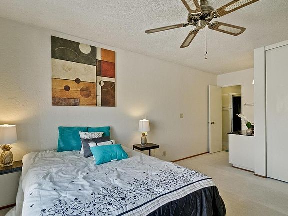 5th image of 411 Live Oak Ct