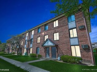 189 Gregory St APT 7, Aurora, IL 60504