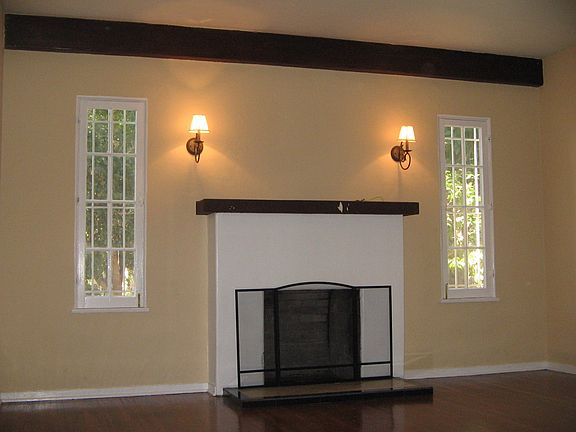 4th image of 2654 Glen Ave