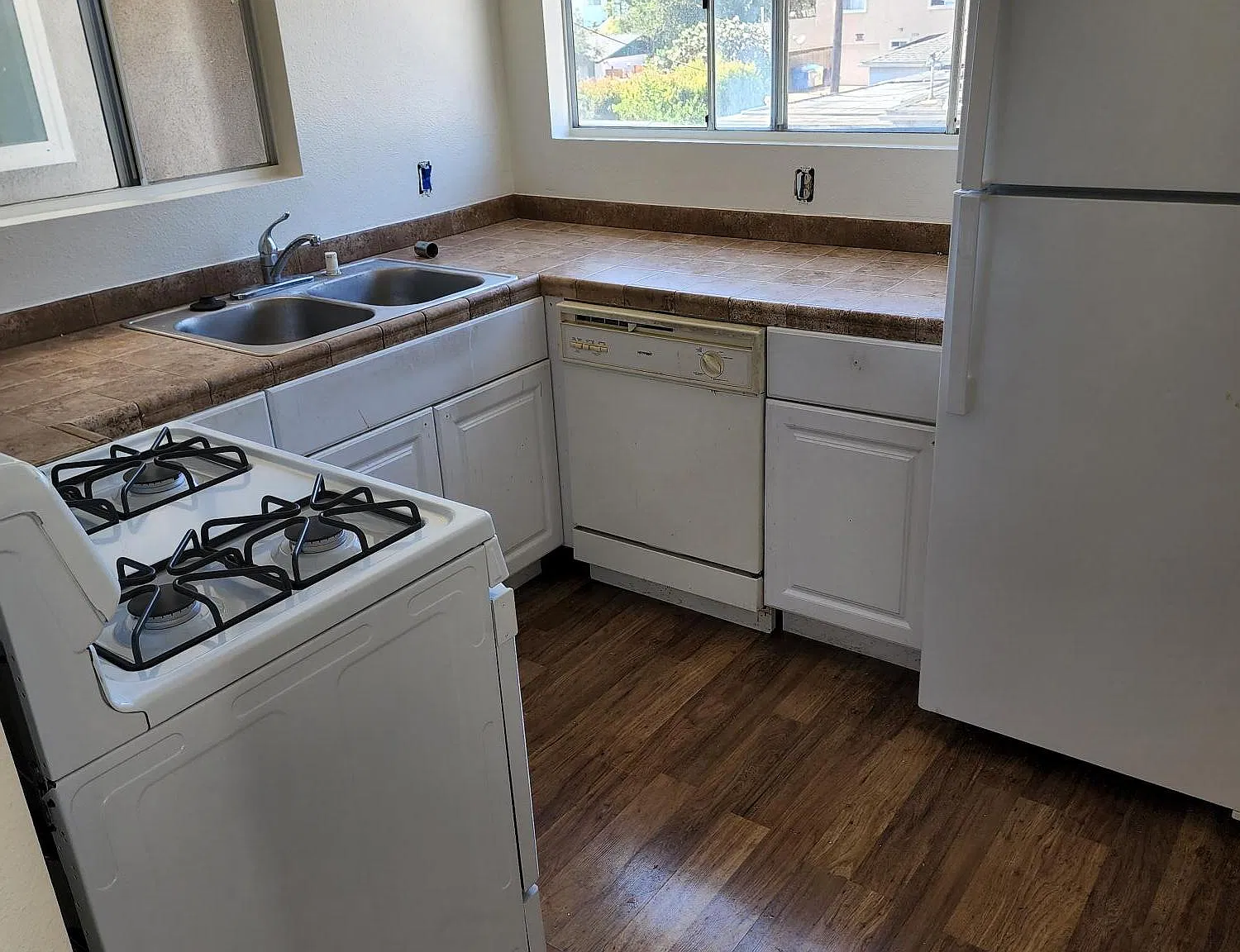 2 bed, 1000 sqft, $2,700 — Photo 2