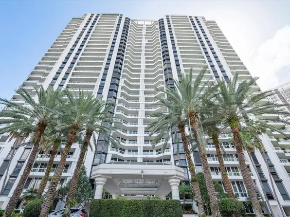 21205 NE 37th Ave APT 2204, Miami, FL 33180