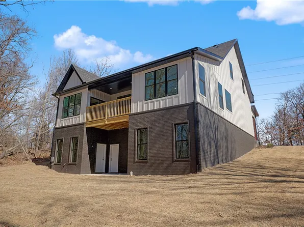 2453 N Double Springs Rd, Fayetteville, AR 72704