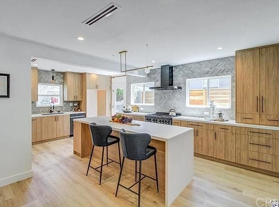 3rd image of 10811 Floralita Ave