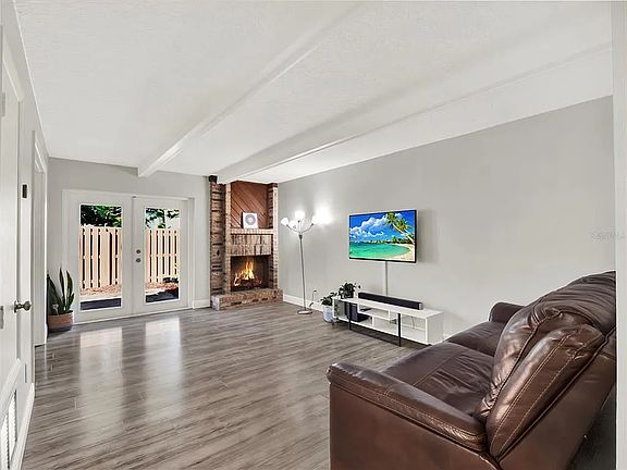 5th image of 176 Balfour Dr