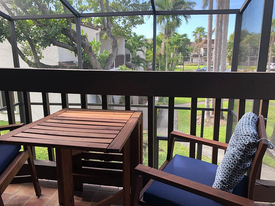 Master Bedroom-Large Balcony