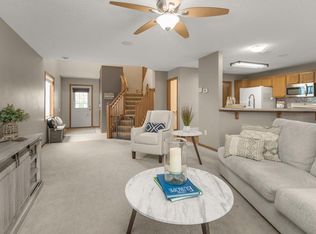 1553 Hallmark Ave N, Oakdale, MN 55128