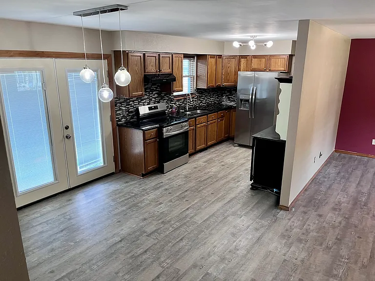 1038 Clark St — Photo 7
