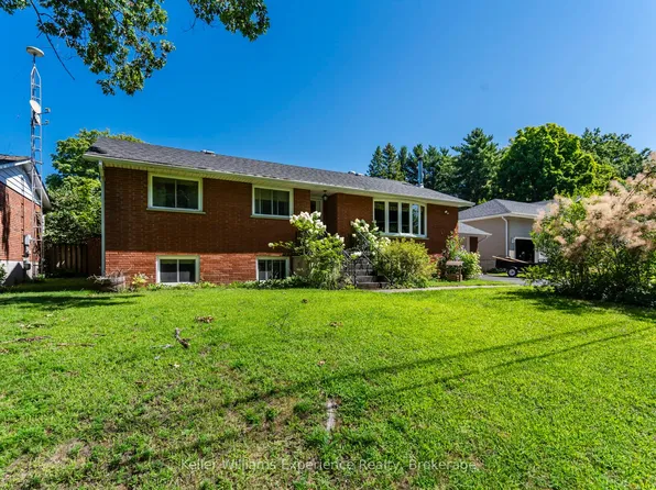 63 Lorne Ave, Penetanguishene, ON L9M 1H8