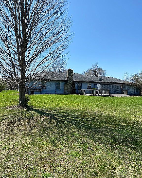 2nd image of 9786 Lakewood Dr