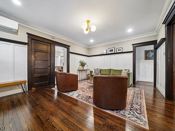 4th image of 12 Rosedale Ave