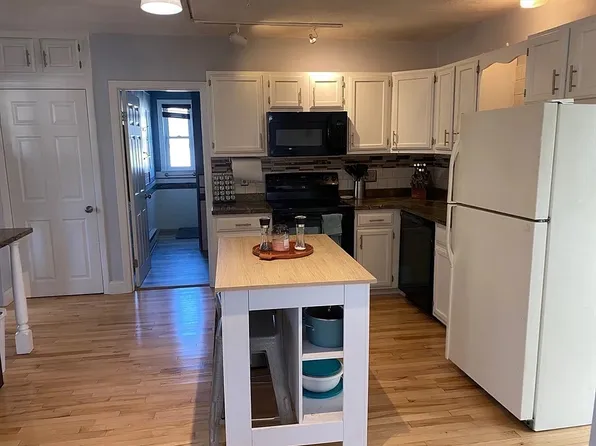 41 School St #B, Lowell, MA 01854