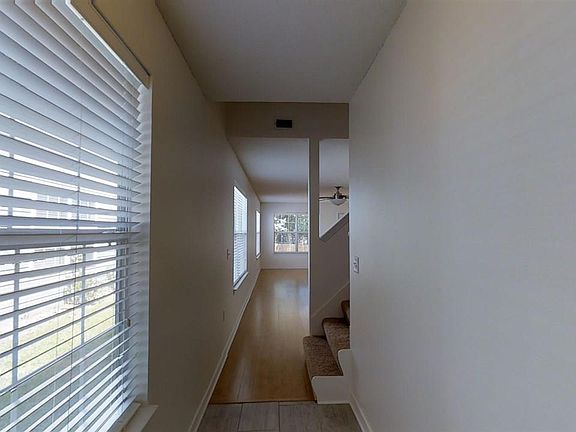 4th image of 5170 Victoria Dr