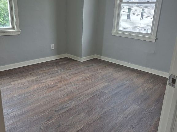 5th image of 50-60 Crane Pl