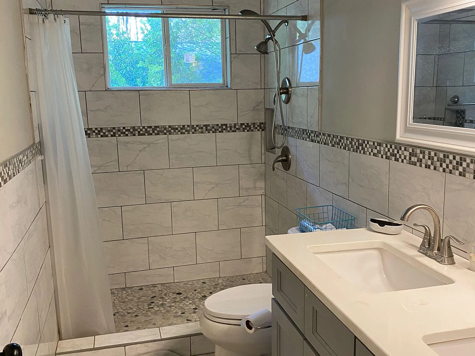 4 bed, 4.0 bath, 2500 sqft, $884 — Photo 2