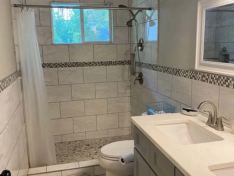 Hall bath for Room 2&3