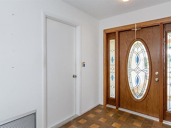 Lovely Stained Glass Shows Off, Thanks to East-Facing Position. Grand Foyer (6x19').