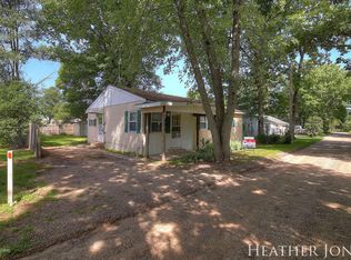 325 Lenore Dr, Greenville, MI 48838