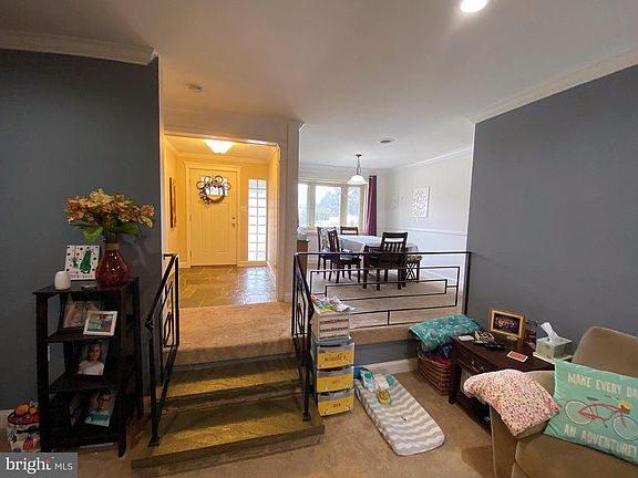 5th image of 279 E Elm Ave