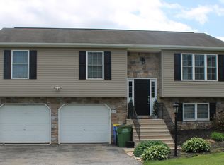 100 Jonathan Way N, Red Lion, PA 17356