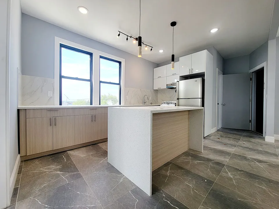 281 Cator Ave #6B