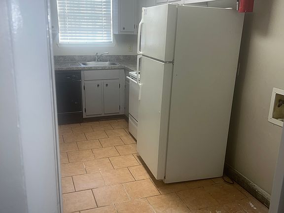 Kitchen and washer/dryer connection